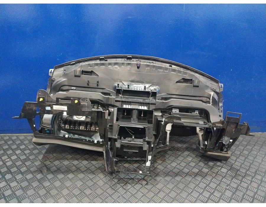 Recambio de salpicadero para ford focus (2014-2018) iii 1.5 tdci referencia OEM IAM VPBM5XA04320A 621747600E BM51A018W18