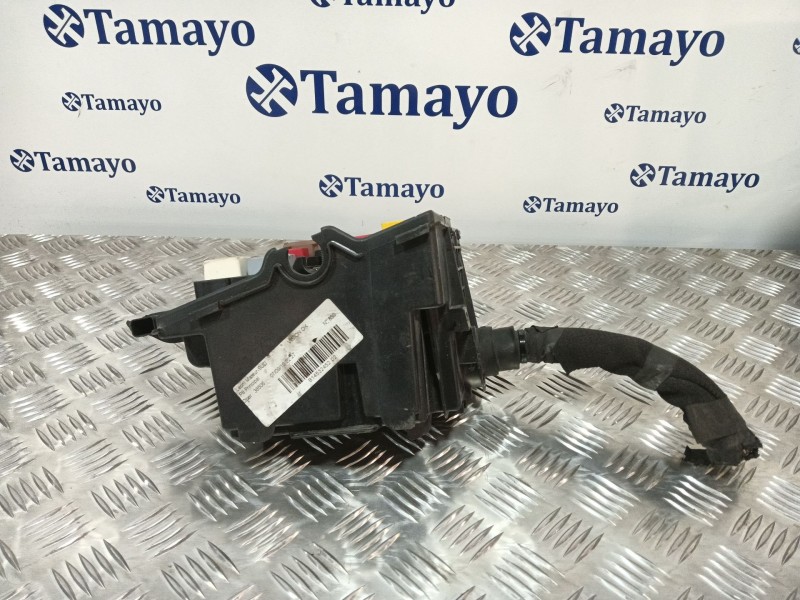 Recambio de caja reles / fusibles para citroën c3 iii (sx) 1.6 bluehdi 75 referencia OEM IAM A006C801L2  