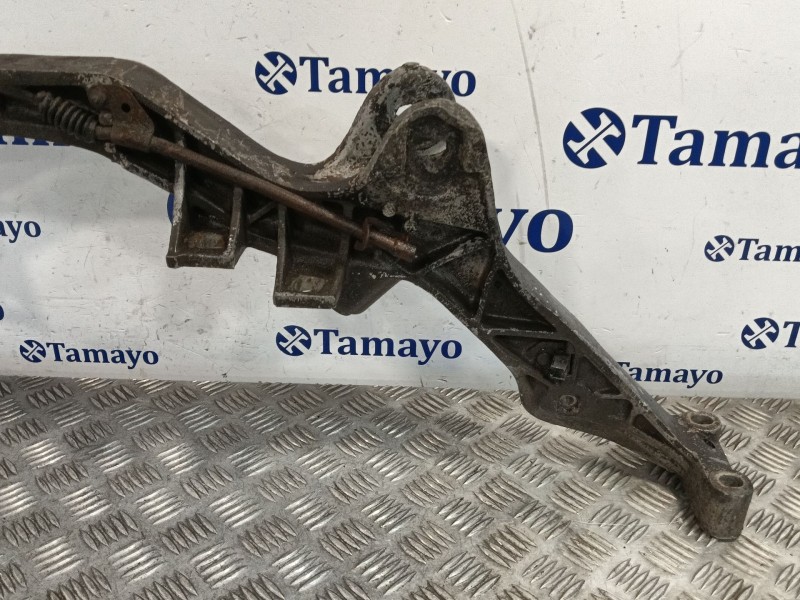 Recambio de soporte brazo suspension trasero izquierdo para porsche 928 4.5 referencia OEM IAM 92833113112  30281008001