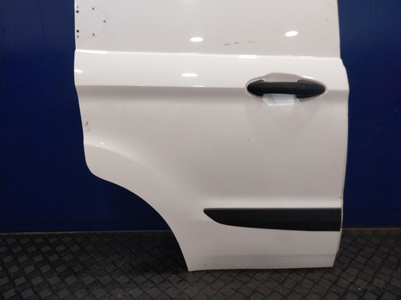 Recambio de puerta trasera derecha para ford transit courier b460 furgoneta/monovolumen 1.5 tdci referencia OEM IAM   