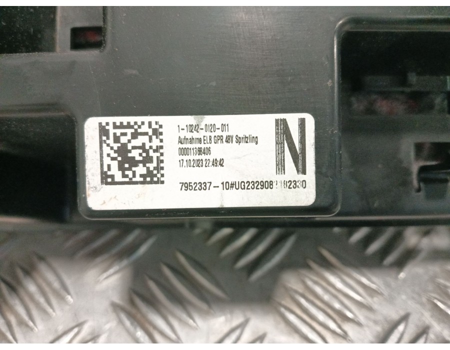 Recambio de molduras traseras para bmw 2 active tourer (u06) 220i mild hybrid referencia OEM IAM 51477952336 7952337 7952336