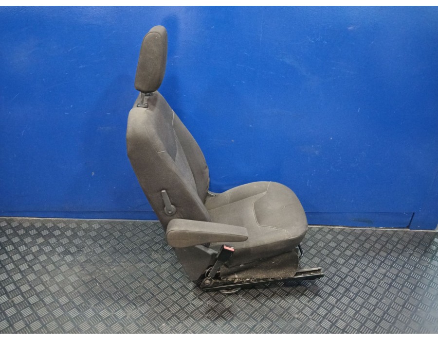 Recambio de asiento delantero izquierdo para ford transit courier b460 furgoneta/monovolumen 1.5 tdci referencia OEM IAM   