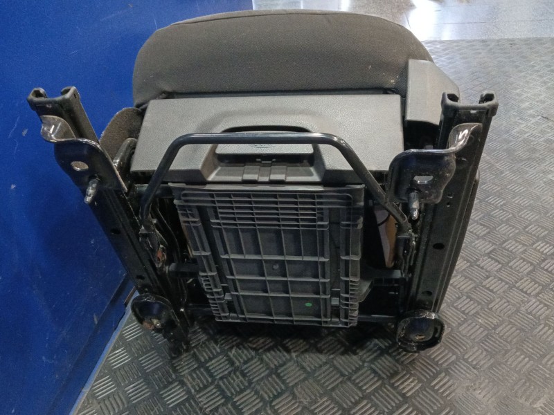 Recambio de asiento delantero izquierdo para ford transit courier b460 furgoneta/monovolumen 1.5 tdci referencia OEM IAM   