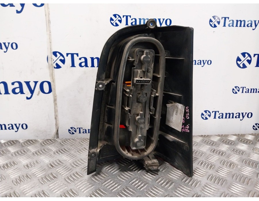 Recambio de piloto trasero izquierdo para mercedes-benz vito (w638) caja cerrada 2.1 cc referencia OEM IAM 6388201264  