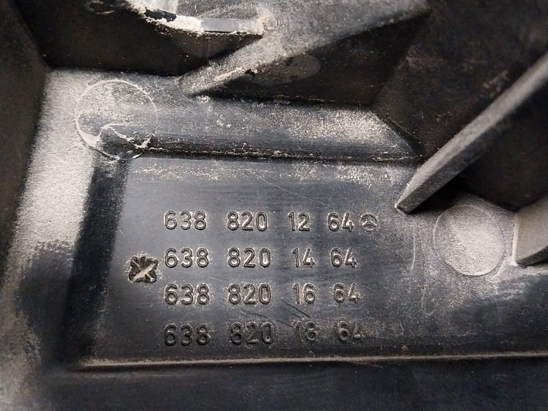 Recambio de piloto trasero izquierdo para mercedes-benz vito (w638) caja cerrada 2.1 cc referencia OEM IAM 6388201264  