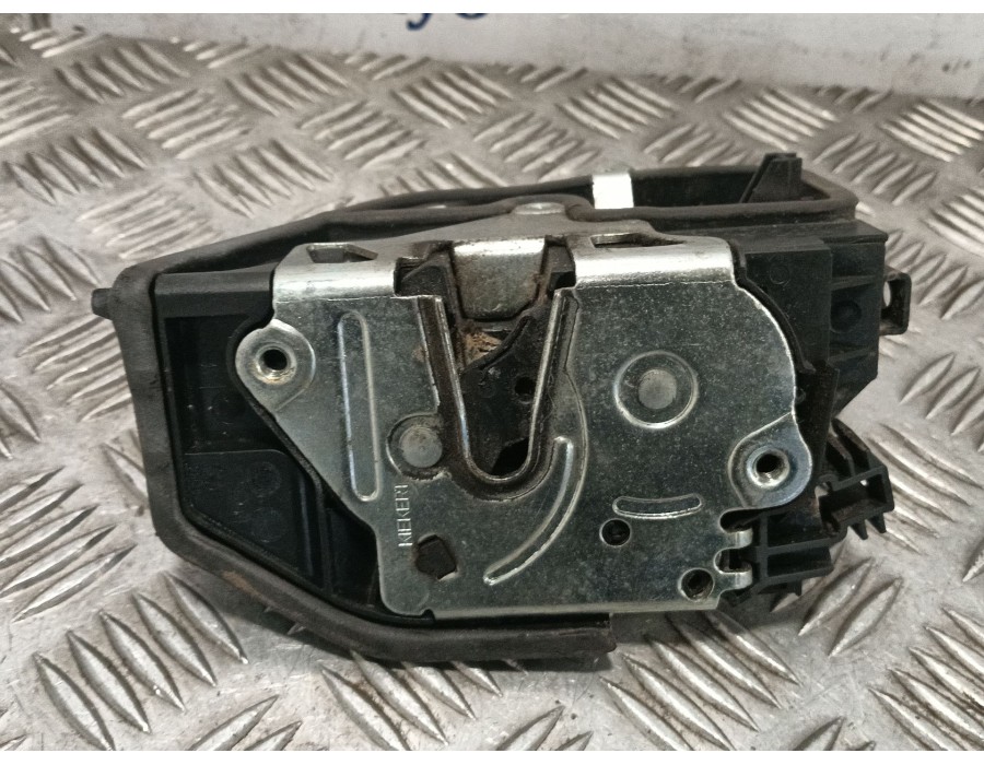 Recambio de cerradura puerta delantera izquierda para bmw serie 1 berlina (e81/e87) 1.6 16v cat referencia OEM IAM A046998  