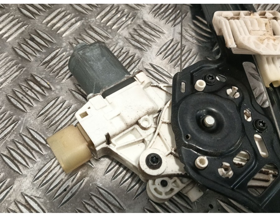 Recambio de elevalunas delantero derecho para bmw serie 1 berlina (e81/e87) 1.6 16v cat referencia OEM IAM 7067796S  7138466E