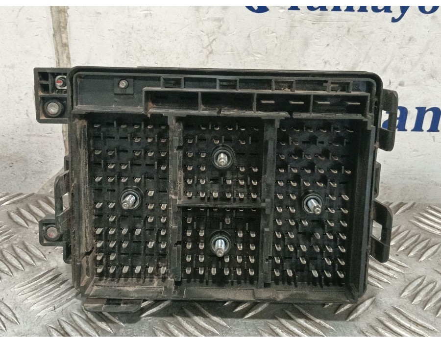 Recambio de caja reles / fusibles para kia sportage 2.0 crdi referencia OEM IAM 919511F240  