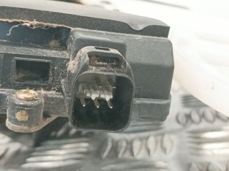 Recambio de cerradura puerta trasera izquierda para kia sportage 2.0 crdi referencia OEM IAM 814101F010  