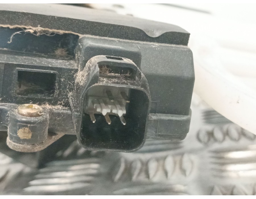 Recambio de cerradura puerta trasera izquierda para kia sportage 2.0 crdi referencia OEM IAM 814101F010  