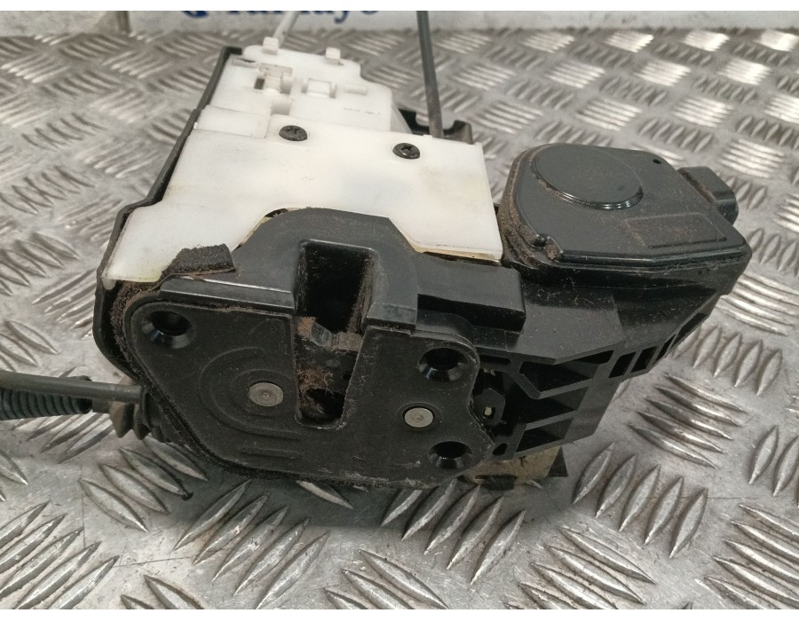 Recambio de cerradura puerta delantera izquierda para kia sportage 2.0 crdi referencia OEM IAM 813101F010  