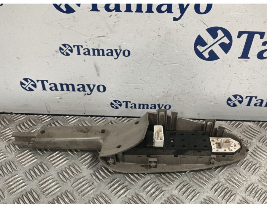 Recambio de mando elevalunas delantero izquierdo para hyundai tucson (jm) 2.0 crdi cat referencia OEM IAM 935702E200  935702E400
