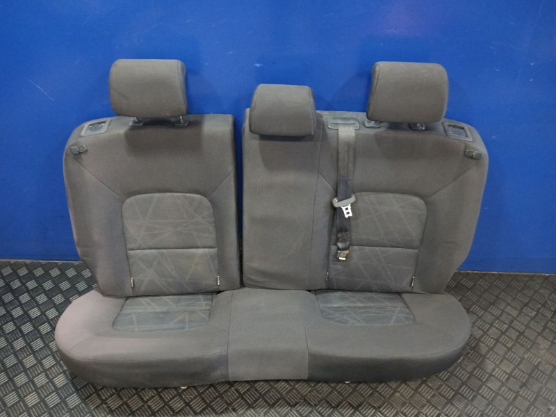 Recambio de asientos traseros para kia rio 1.2 cat referencia OEM IAM   