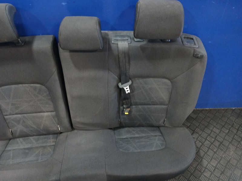 Recambio de asientos traseros para kia rio 1.2 cat referencia OEM IAM   