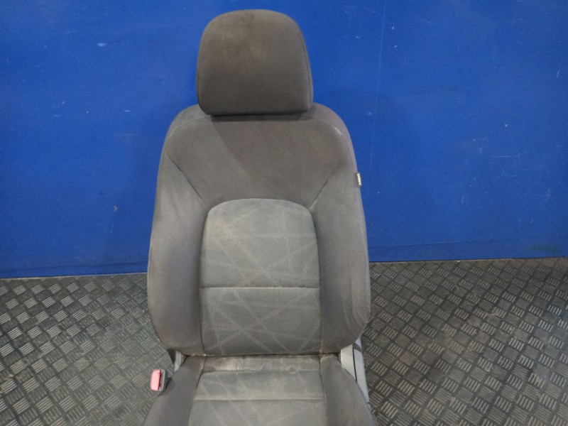 Recambio de asiento delantero izquierdo para kia rio 1.2 cat referencia OEM IAM   