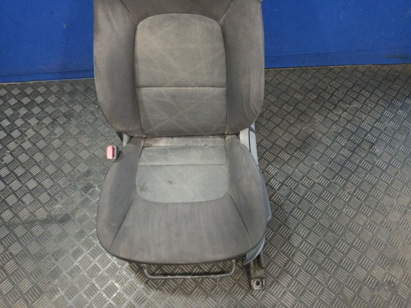 Recambio de asiento delantero izquierdo para kia rio 1.2 cat referencia OEM IAM   