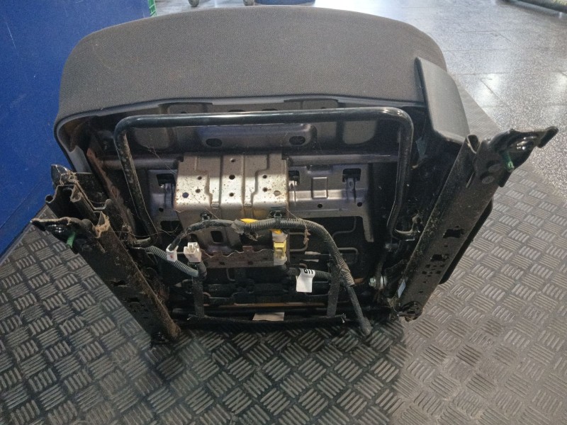 Recambio de asiento delantero izquierdo para kia rio 1.2 cat referencia OEM IAM   