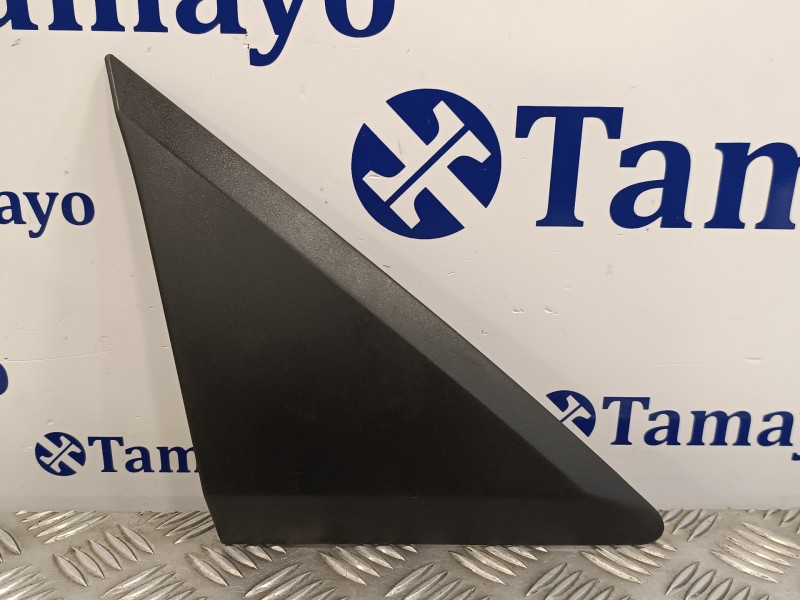 Recambio de moldura exterior delantera derecha para volkswagen crafter caja cerrada 2.0 tdi referencia OEM IAM A9068110107  