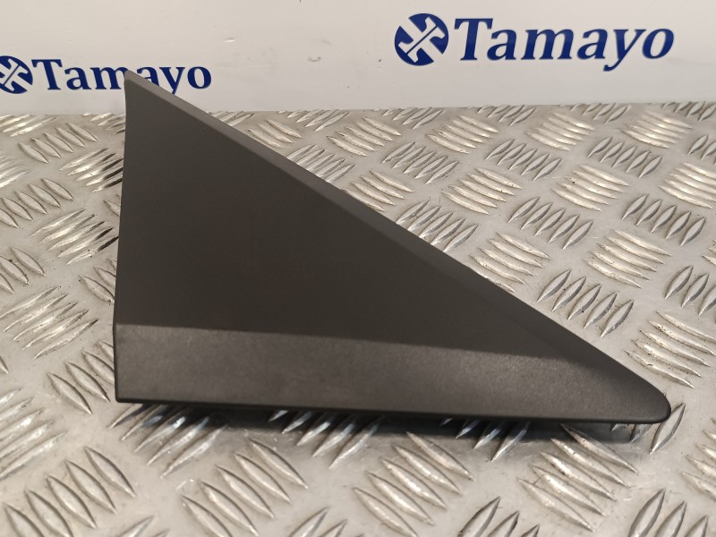 Recambio de moldura exterior delantera derecha para volkswagen crafter caja cerrada 2.0 tdi referencia OEM IAM A9068110107  