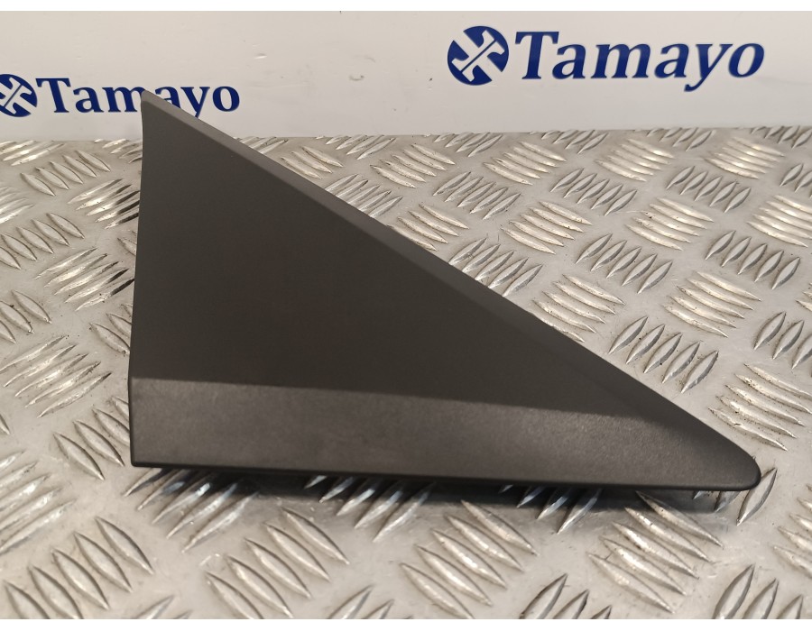 Recambio de moldura exterior delantera derecha para volkswagen crafter caja cerrada 2.0 tdi referencia OEM IAM A9068110107  