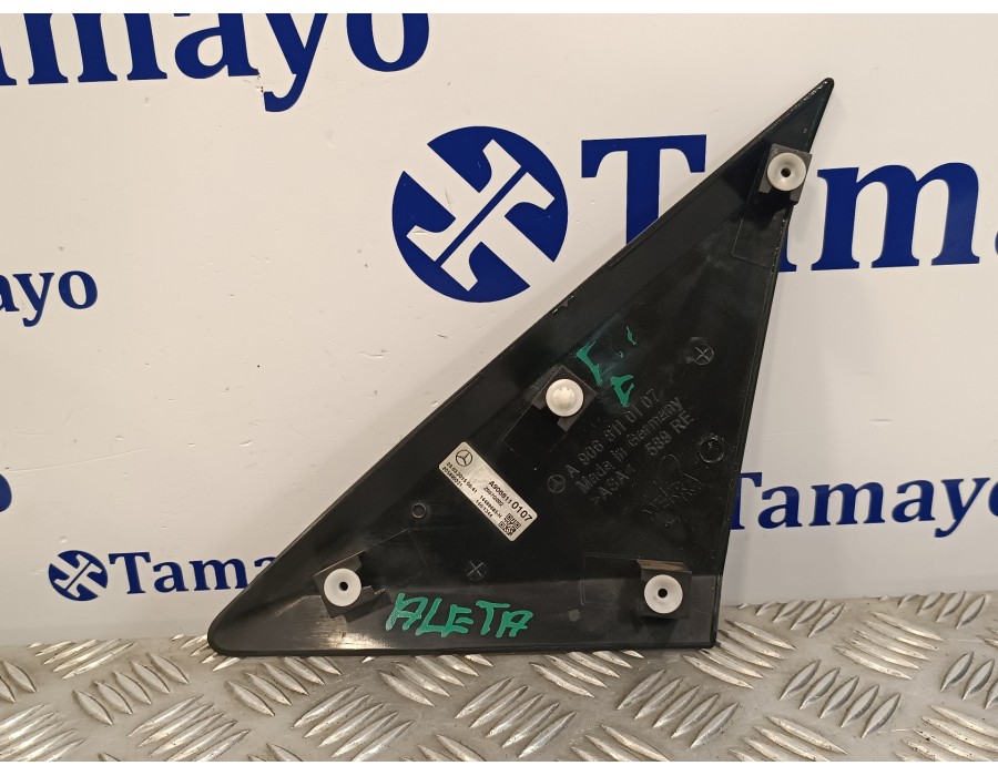 Recambio de moldura exterior delantera derecha para volkswagen crafter caja cerrada 2.0 tdi referencia OEM IAM A9068110107  