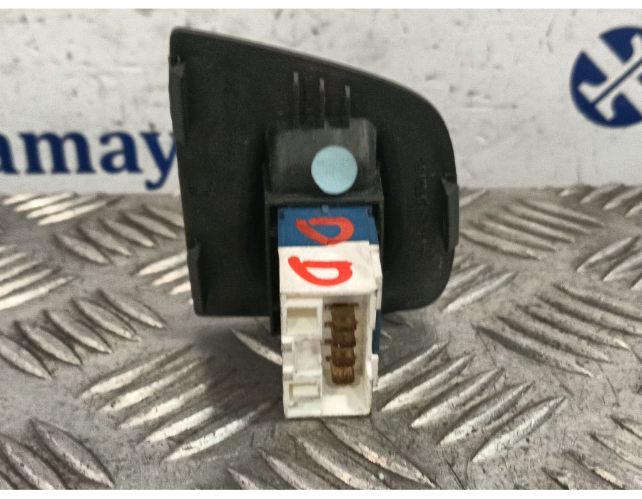 Recambio de mando elevalunas delantero derecho para fiat doblo monospace (119_, 223_) 1.9 jtd referencia OEM IAM 735402417DX  