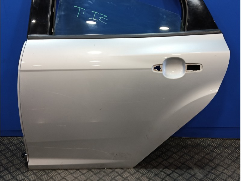 Recambio de puerta trasera izquierda para ford focus lim. (cb8) 1.6 tdci cat referencia OEM IAM   