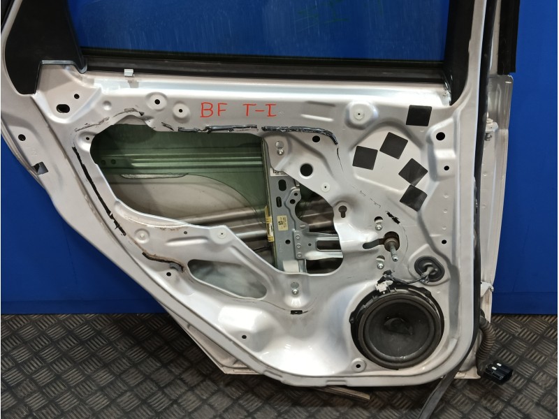 Recambio de puerta trasera izquierda para ford focus lim. (cb8) 1.6 tdci cat referencia OEM IAM   