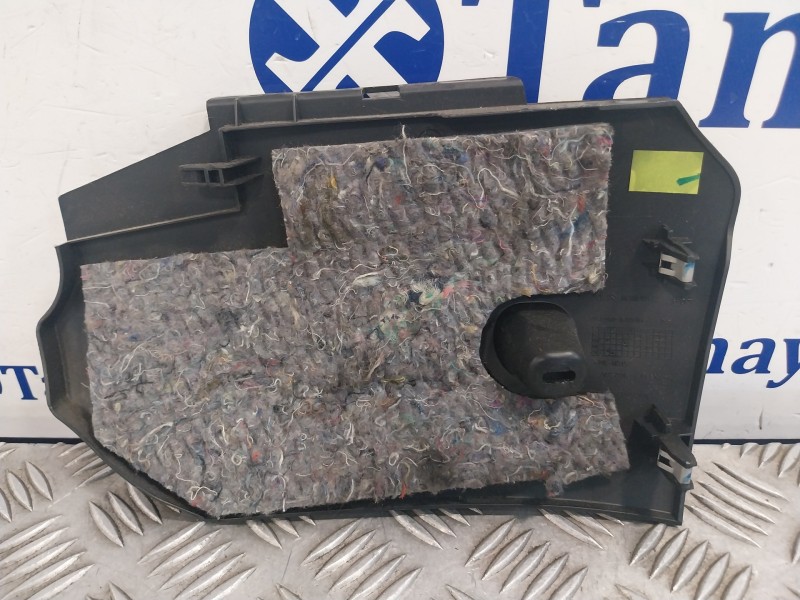 Recambio de plastico varios para peugeot partner kombi referencia OEM IAM 9680935077  