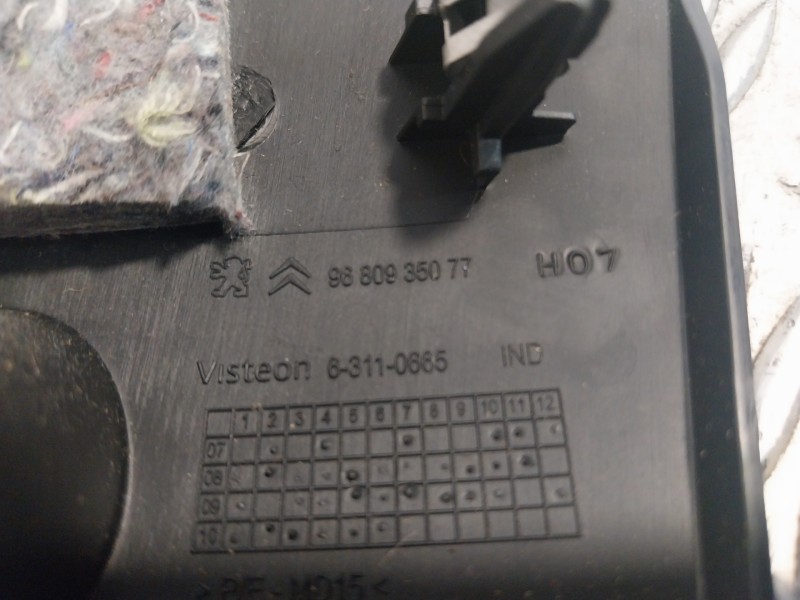 Recambio de plastico varios para peugeot partner kombi referencia OEM IAM 9680935077  