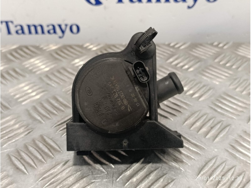 Recambio de bomba agua para land rover discovery sport referencia OEM IAM DX2318D474AC  0392023249