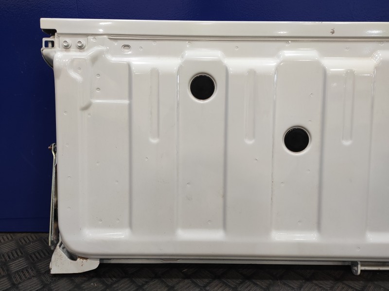 Recambio de porton trasero para isuzu d-max 1.9 turbodiesel referencia OEM IAM   