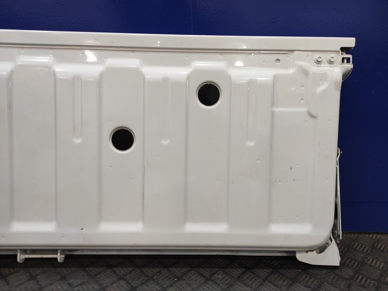 Recambio de porton trasero para isuzu d-max 1.9 turbodiesel referencia OEM IAM   