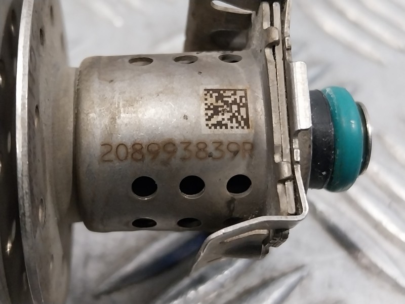 Recambio de inyector para renault master iii master iii referencia OEM IAM 208993839R  