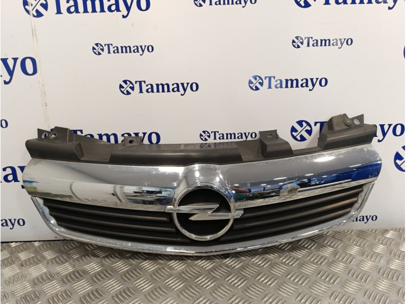 Recambio de rejilla delantera para opel zafira b 1.9 cdti referencia OEM IAM 13136136 13150868 13150867