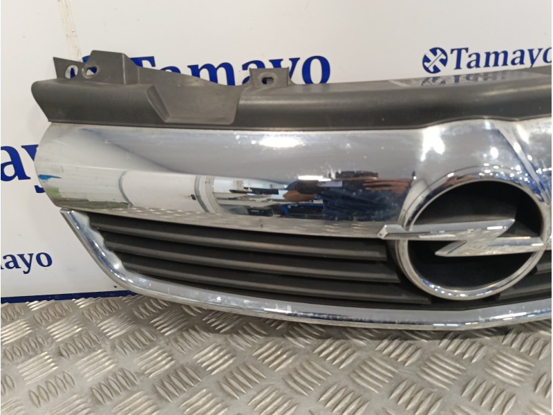 Recambio de rejilla delantera para opel zafira b 1.9 cdti referencia OEM IAM 13136136 13150868 13150867