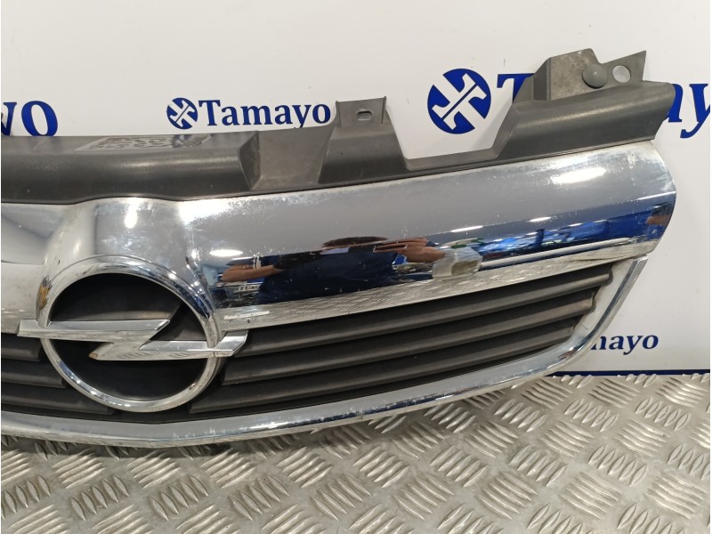 Recambio de rejilla delantera para opel zafira b 1.9 cdti referencia OEM IAM 13136136 13150868 13150867