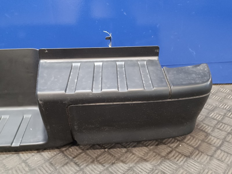 Recambio de paragolpes trasero para isuzu d-max 1.9 turbodiesel referencia OEM IAM 8983938280  