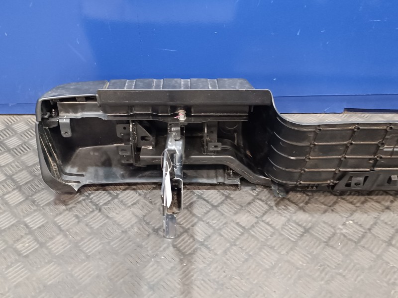 Recambio de paragolpes trasero para isuzu d-max 1.9 turbodiesel referencia OEM IAM 8983938280  