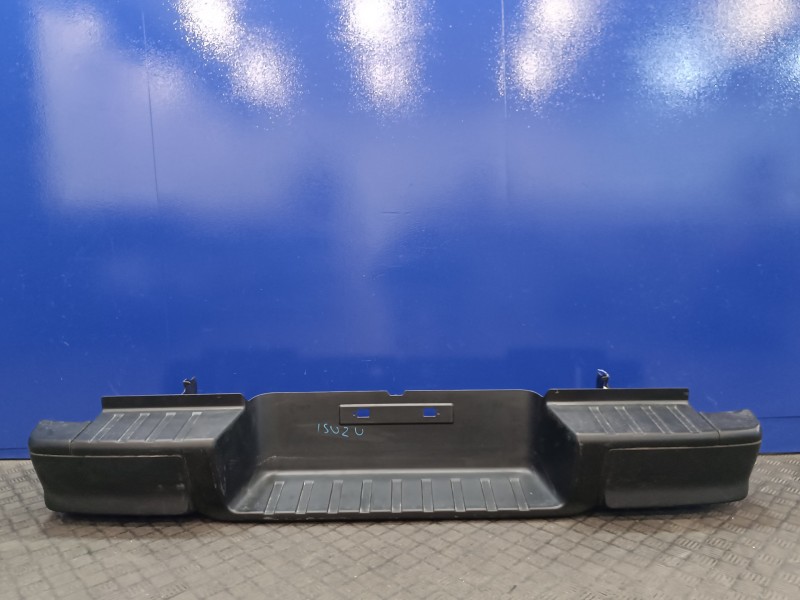 Recambio de paragolpes trasero para isuzu d-max 1.9 turbodiesel referencia OEM IAM 8983938280  