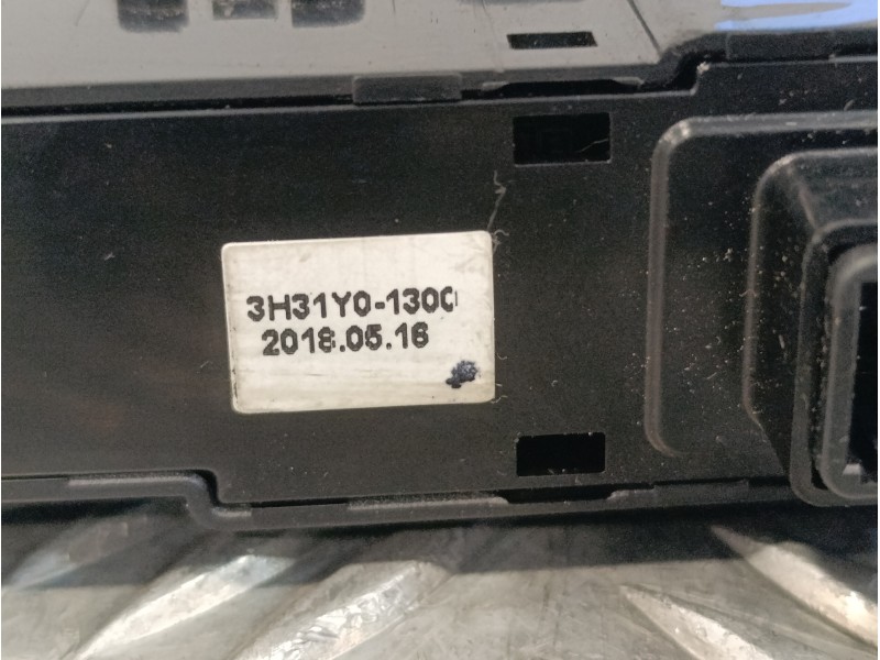Recambio de boton cierre centralizado para hyundai i30 fastback 1.4 tgdi cat referencia OEM IAM 93770G4000  3H31Y01300