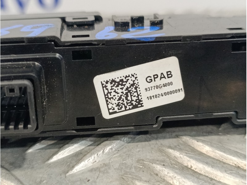 Recambio de boton cierre centralizado para hyundai i30 fastback 1.4 tgdi cat referencia OEM IAM 93770G4000  3H31Y01300