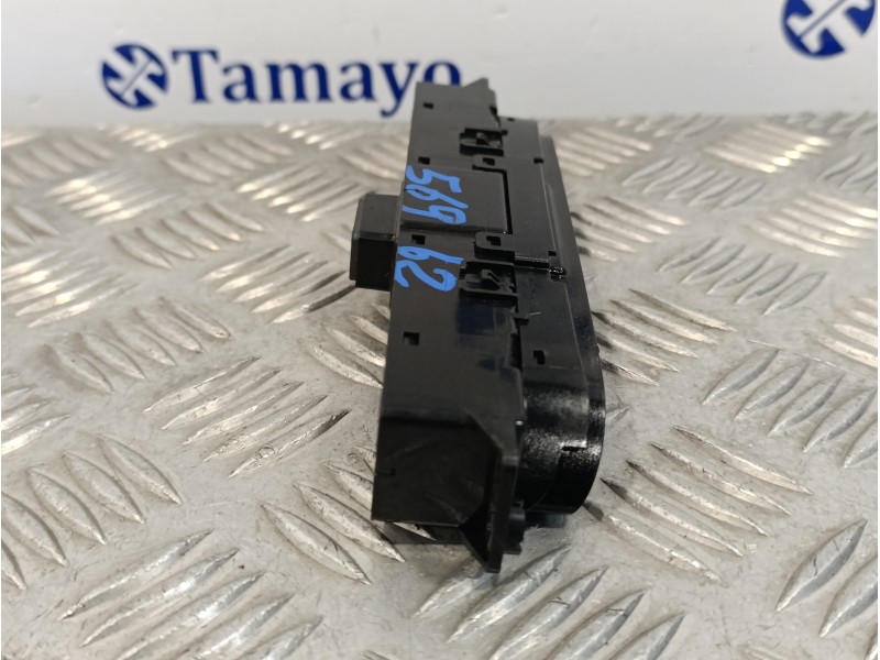 Recambio de boton cierre centralizado para hyundai i30 fastback 1.4 tgdi cat referencia OEM IAM 93770G4000  3H31Y01300