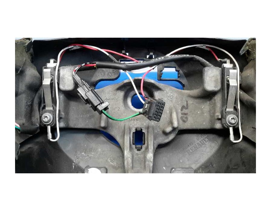 Recambio de volante para renault megane iii berlina 5 p 1.5 dci diesel fap referencia OEM IAM 484306291R  
