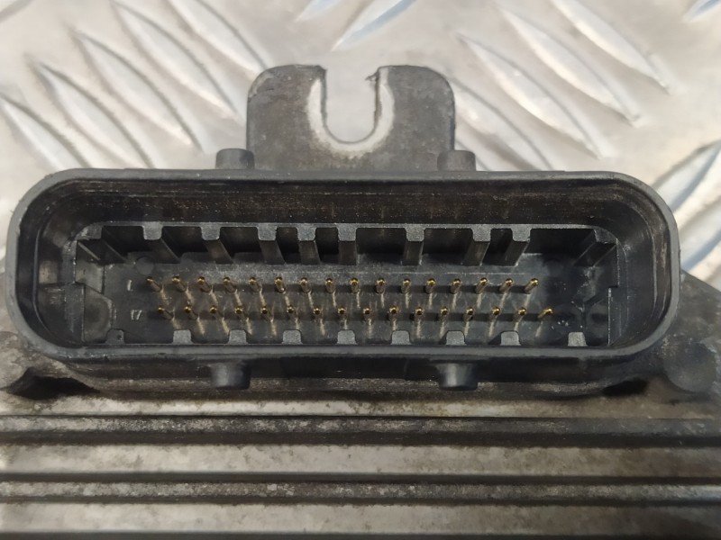 Recambio de centralita motor uce para opel astra g berlina 1.6 16v referencia OEM IAM 09355929  