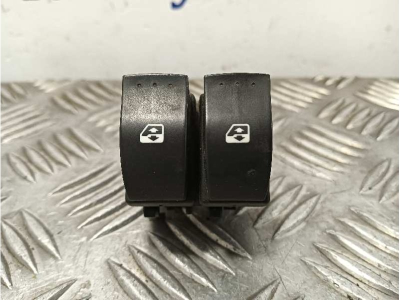 Recambio de mando elevalunas delantero izquierdo para renault scenic ii scenic ii referencia OEM IAM 015085D  