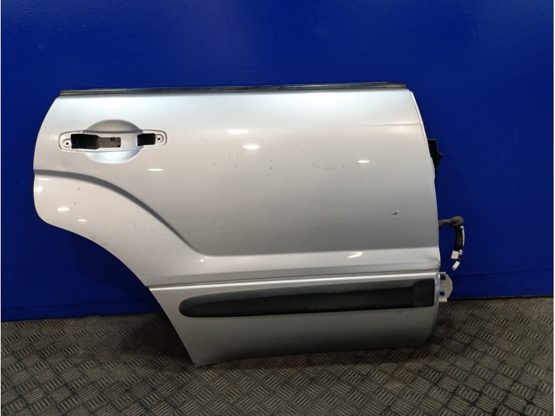 Recambio de puerta trasera derecha para subaru forester s10 (sf) 2.0 turbo cat referencia OEM IAM   