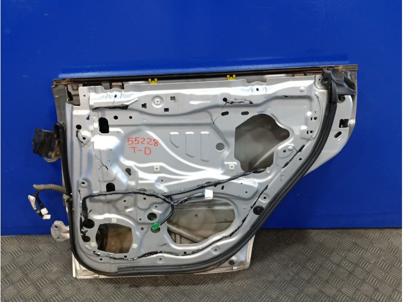 Recambio de puerta trasera derecha para subaru forester s10 (sf) 2.0 turbo cat referencia OEM IAM   