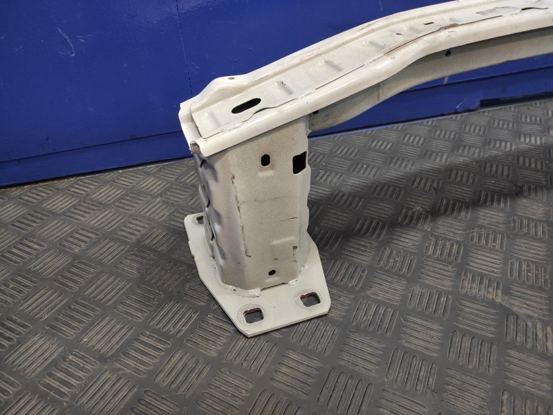 Recambio de refuerzo paragolpes delantero para land rover discovery sport referencia OEM IAM   