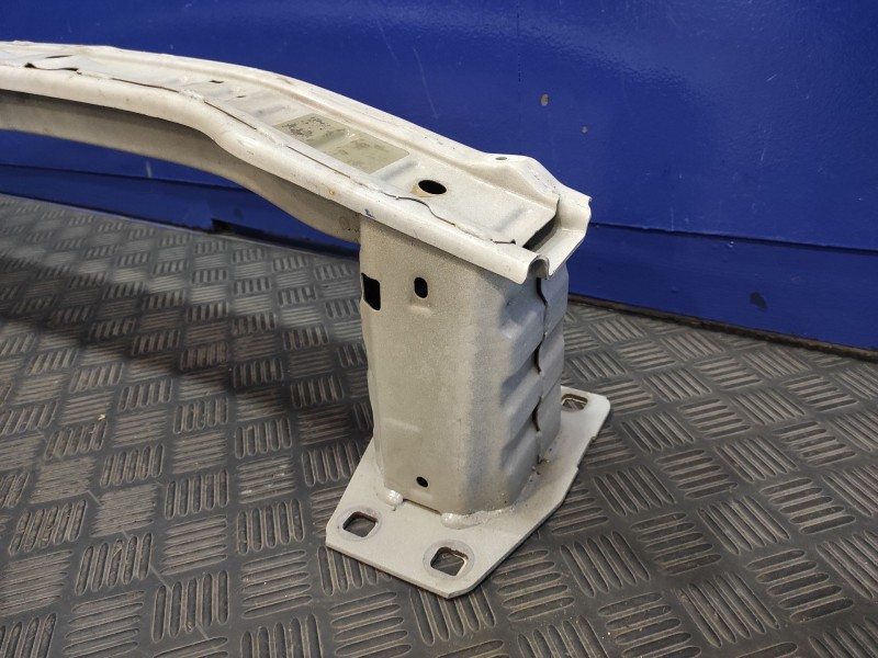 Recambio de refuerzo paragolpes delantero para land rover discovery sport referencia OEM IAM   